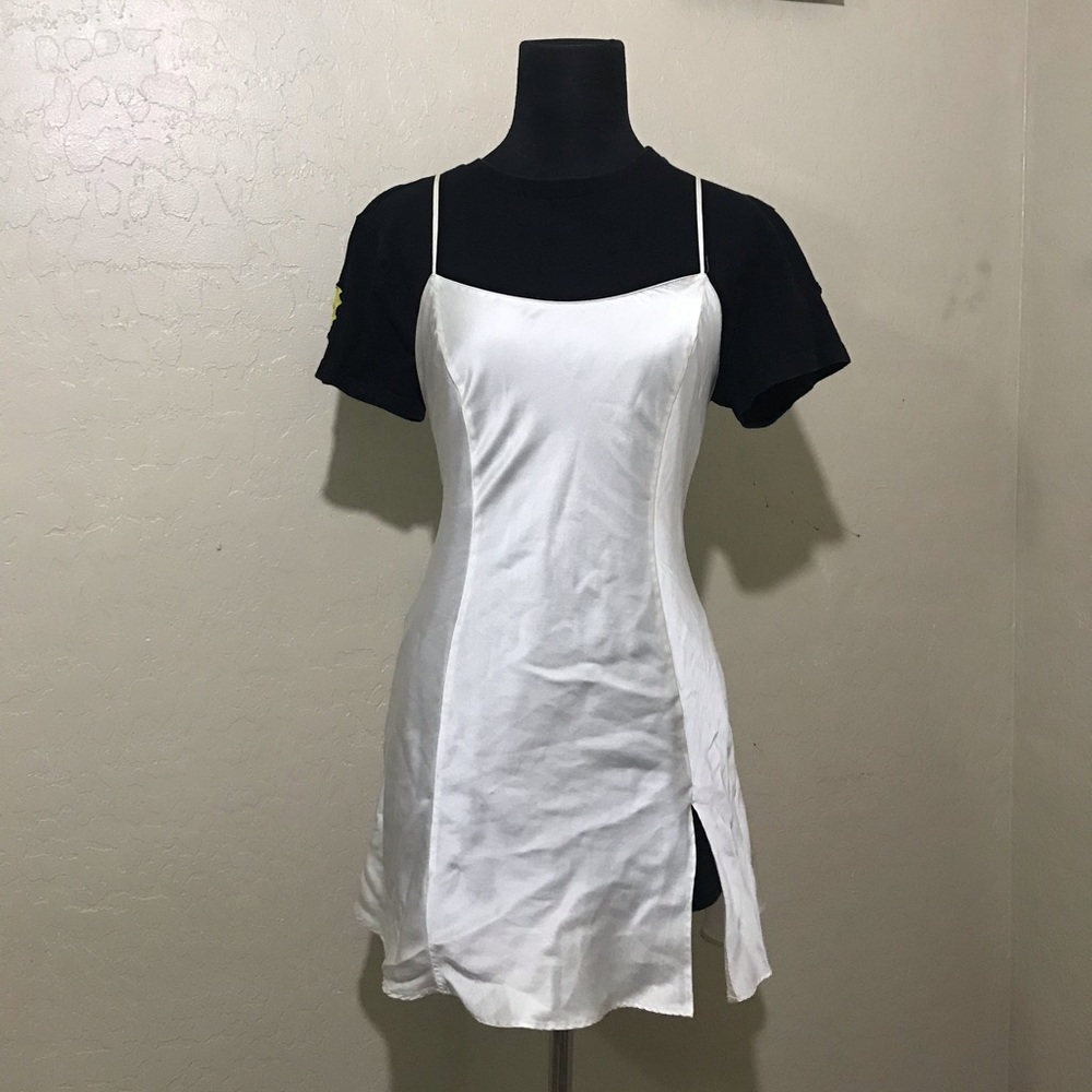 SOLD. Vintage Victoria’s Secret slip dress 🥀